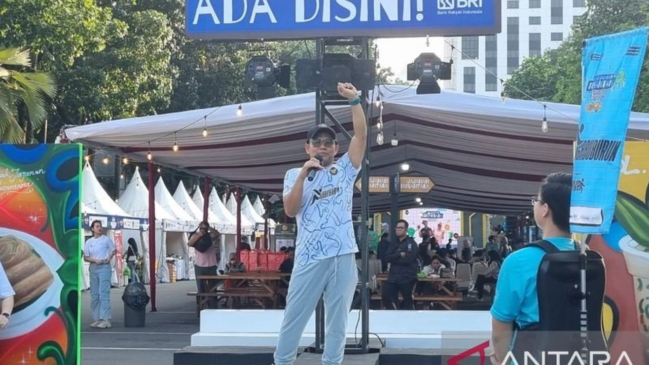 Menteri Koordinator Bidang Pemberdayaan Masyarakat Abdul Muhaimin Iskandar mengajak masyarakat mengikuti NgabubuRUN GBK Jakarta untuk menjaga kebugaran dan mempererat kebersamaan selama Ramadan. Simak manfaatnya!