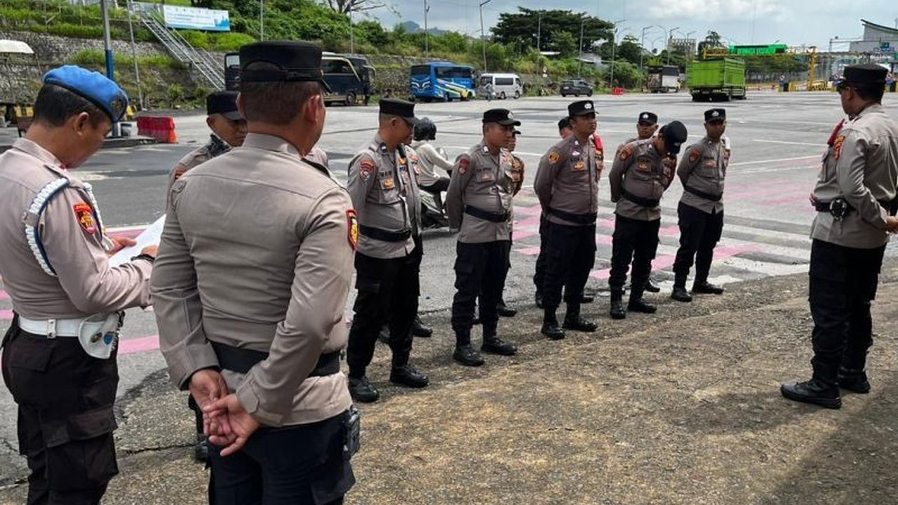 Antisipasi lonjakan pemudik Idul Fitri 1447 H, Polres Lampung Selatan mengerahkan 257 personel guna Pengamanan Mudik Lebaran 2026 di jalur strategis, memastikan kelancaran dan keamanan perjalanan masyarakat.