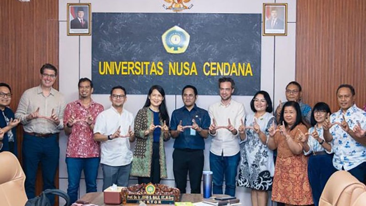 Bappenas dan Undana berkolaborasi mengembangkan Innovation Hub di Sumba Timur sebagai proyek percontohan hilirisasi rumput laut nasional, bertujuan mengintegrasikan riset dengan industri dan menggerakkan ekonomi maritim.