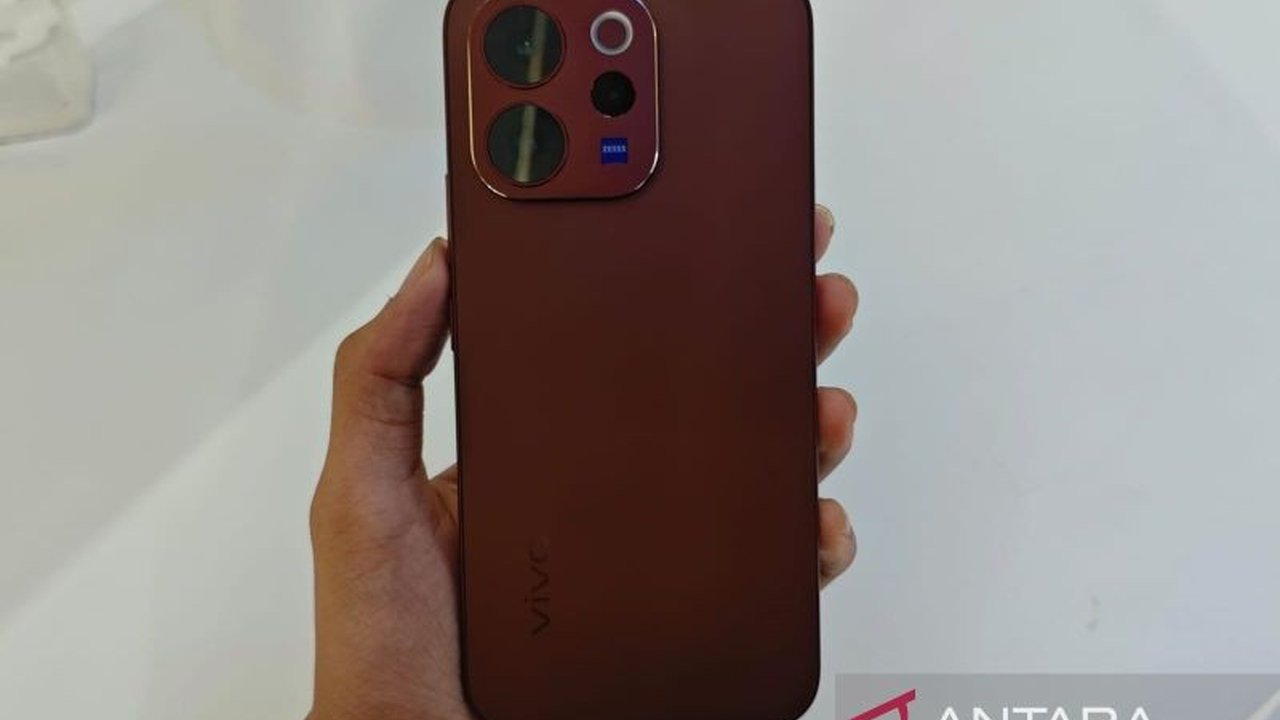 Vivo V70 resmi dirilis di Indonesia dengan mengunggulkan kemampuan fotografi konser berkat 50MP Super Telephoto Camera dan AI Stage Mode, siap abadikan momen spesial Anda.