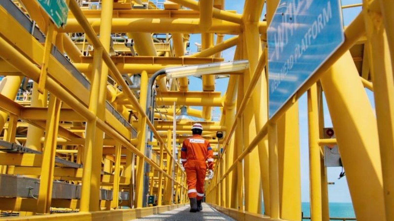 PT Saka Energi Indonesia (SAKA) menetapkan Target Produksi SAKA migas sebesar 24.000 BOEPD di 2026, meningkat 10,4 persen, demi memperkuat ketahanan energi nasional melalui strategi terintegrasi dan optimalisasi aset.