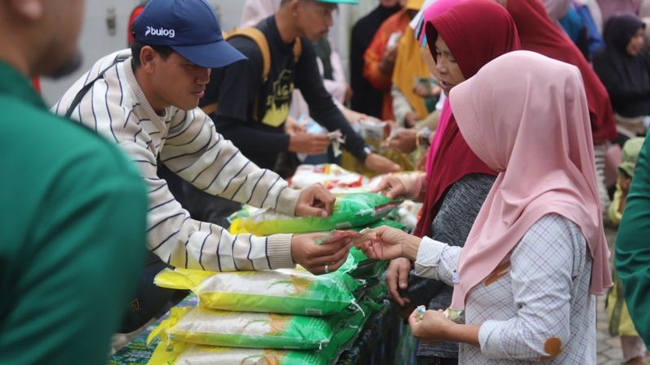 Bupati Lampung Barat, Parosil Mabsus, menegaskan komitmen pemerintah daerah dalam menjaga kestabilan harga pangan jelang Lebaran 2026 melalui Gerakan Pangan Murah (GPM) yang masif untuk masyarakat.