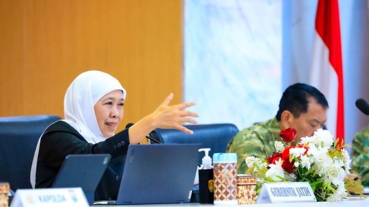 Gubernur Khofifah Indar Parawansa menegaskan kesiapan sektor transportasi, BBM, dan kesehatan di Jawa Timur untuk menghadapi Kesiapan Transportasi Mudik Lebaran 2026, antisipasi lonjakan 24,90 juta pemudik.