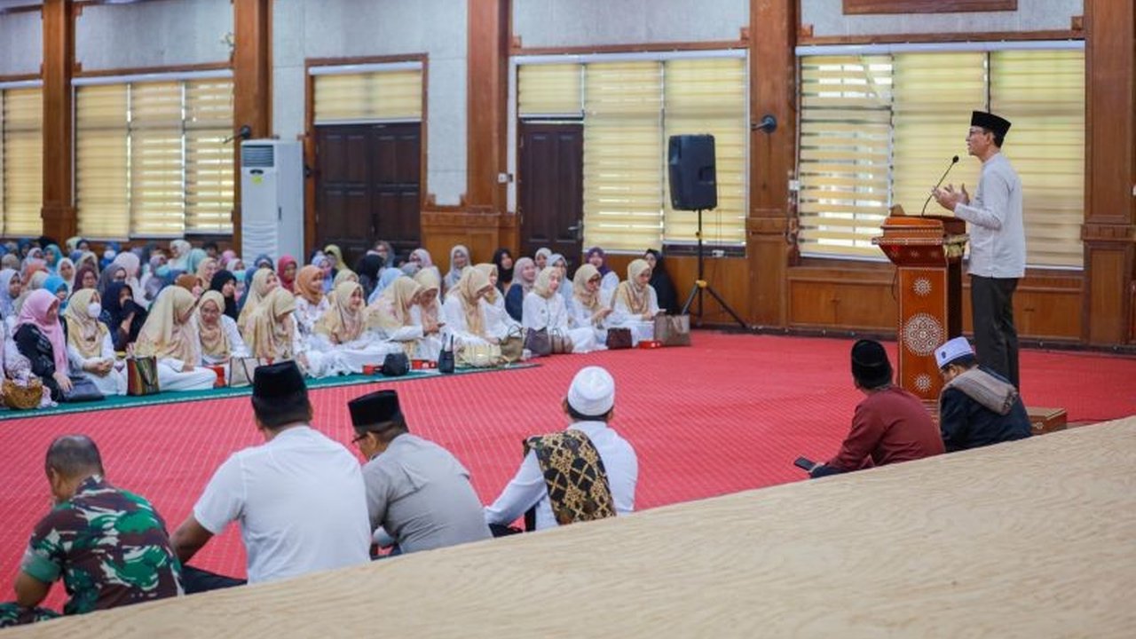 Pemerintah Kota Mataram menggelar peringatan Nuzulul Quran Mataram 1447 H, menjadi sarana penting untuk memperkuat nilai keimanan, refleksi spiritual, dan kebersamaan ASN di bulan suci Ramadhan.