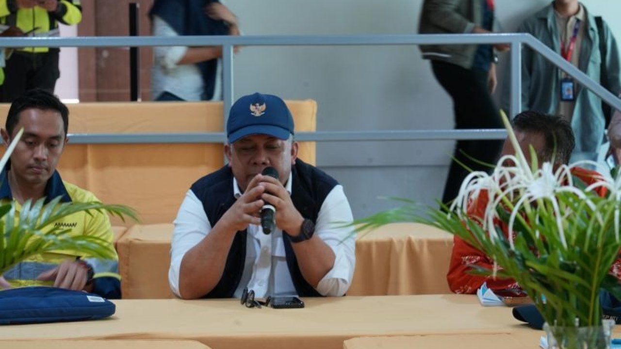 Wakil Menteri PKP Fahri Hamzah mendorong kawasan Maluk Sumbawa Barat menjadi model tambang berkelanjutan, menyeimbangkan industri, lingkungan, dan ekonomi lokal untuk masa depan.