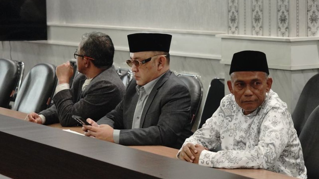 Enam anggota DPRD Jabar dari Dapil Garut bertemu Pemkab setempat untuk membahas upaya sinergi dalam mengatasi berbagai persoalan di Garut, mulai dari kesehatan hingga ekonomi, demi kesejahteraan masyarakat.