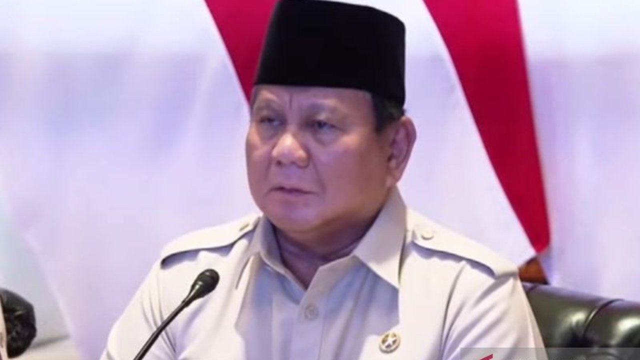 Presiden Prabowo Subianto ingatkan Kesiapan Indonesia Hadapi Gejolak Global, terutama dampak konflik Timur Tengah. Ia tekankan pentingnya ketahanan nasional dan persatuan untuk mitigasi risiko ekonomi dan politik.