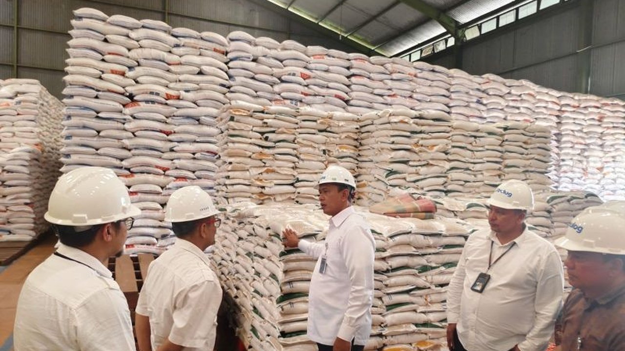 Perum Bulog Aceh menjamin **Stok Pangan Aceh Aman**, khususnya beras dan minyak makan, hingga akhir tahun. Masyarakat diimbau tidak panik dan berbelanja secara wajar.