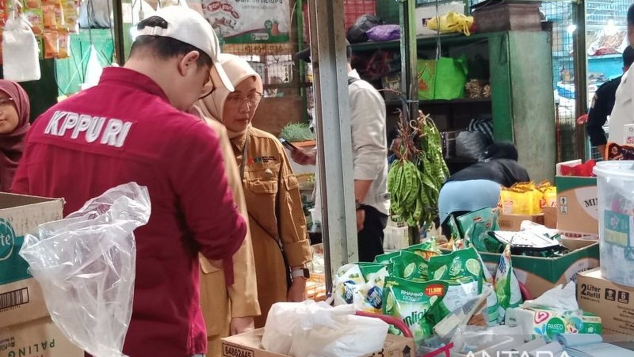 Jelang Idul Fitri, KPPU Kanwil VII DIY intensifkan pengawasan potensi praktik bundling minyak goreng di pasar, memastikan tidak ada pelanggaran persaingan usaha yang merugikan konsumen.