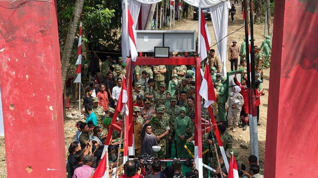 Kepala Staf Angkatan Darat (Kasad) Jenderal TNI Maruli Simanjuntak meluncurkan 200 titik Jembatan Garuda, menegaskan perannya sebagai simbol kehadiran negara untuk mobilitas, ekonomi, dan kesejahteraan rakyat, khususnya di daerah terdampak bencana.