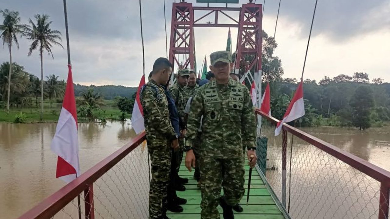 Jembatan Perintis Garuda di Pringsewu kini telah resmi beroperasi, menghubungkan dua pekon vital dan diharapkan mampu mendongkrak aktivitas ekonomi serta mempermudah mobilitas pelajar.