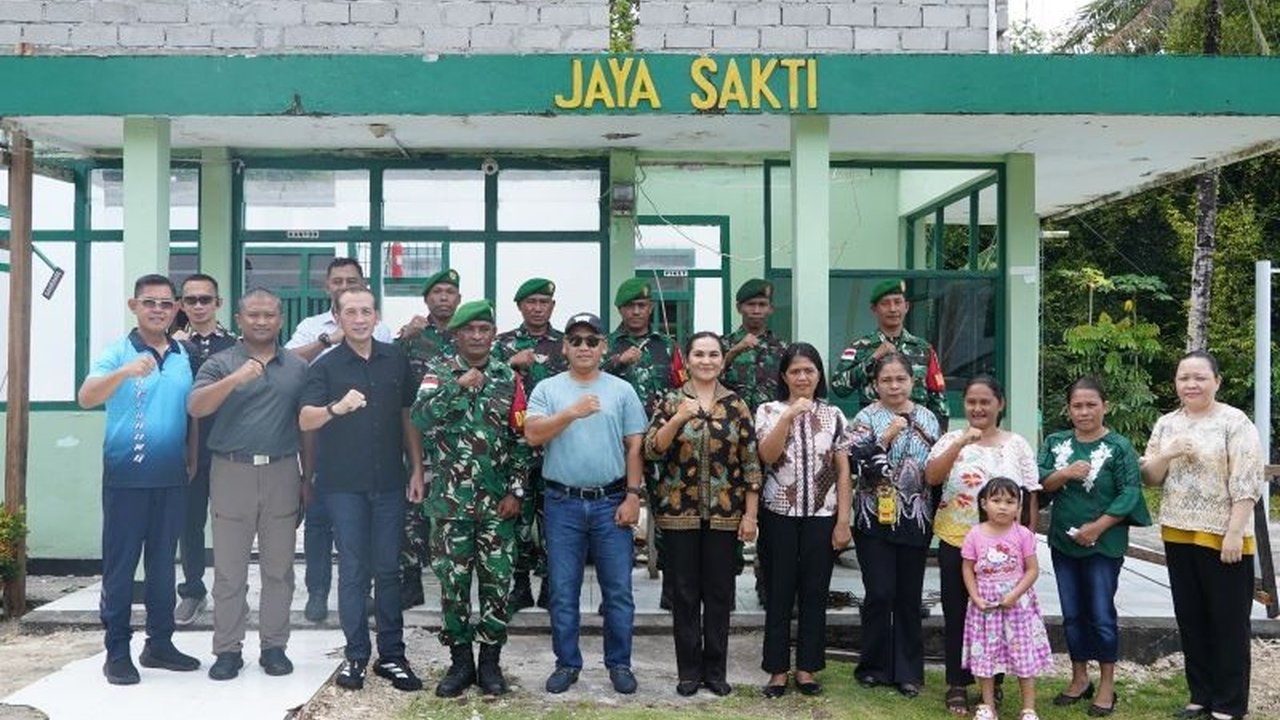 Pangdam XIII/Merdeka Mayjen TNI Mirza Agus kunjungi Koramil 1312-04/Rainis, Kepulauan Talaud, memotivasi prajurit di wilayah perbatasan untuk tingkatkan profesionalisme dan kedekatan dengan masyarakat.