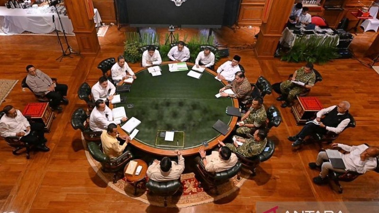Presiden Prabowo Subianto kembali memimpin rapat terbatas di Hambalang, Bogor, membahas progres swasembada pangan serta kesiapan Idulfitri, termasuk pasokan LPG, demi menjamin kenyamanan masyarakat.