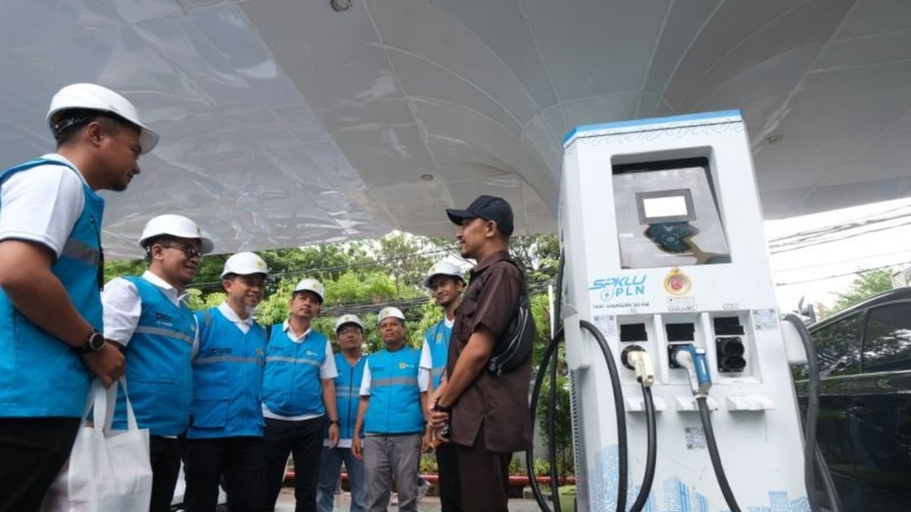 PT PLN (Persero) melalui PLN UID Sulselrabar memastikan kesiapan 69 unit Stasiun Pengisian Kendaraan Listrik Umum (SPKLU) untuk melayani pengguna kendaraan listrik (EV) selama momen Ramadan dan Idulfitri 2026, menjamin kenyamanan perjalanan mudik.