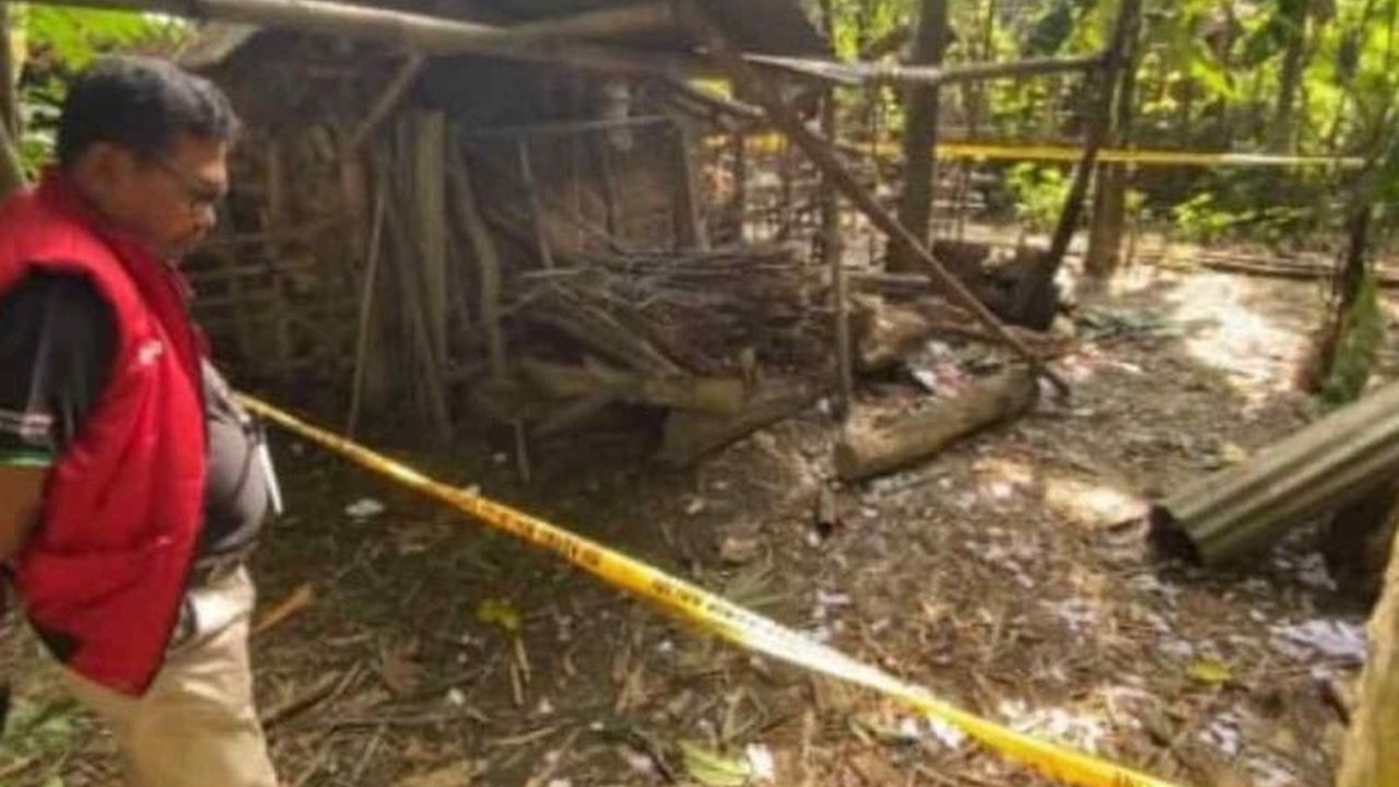 Dua remaja di Nganjuk mengalami luka serius akibat ledakan petasan yang diracik sendiri. Polisi kini tengah menyelidiki kasus ledakan petasan Nganjuk ini untuk mengungkap asal muasal bahan berbahaya tersebut.