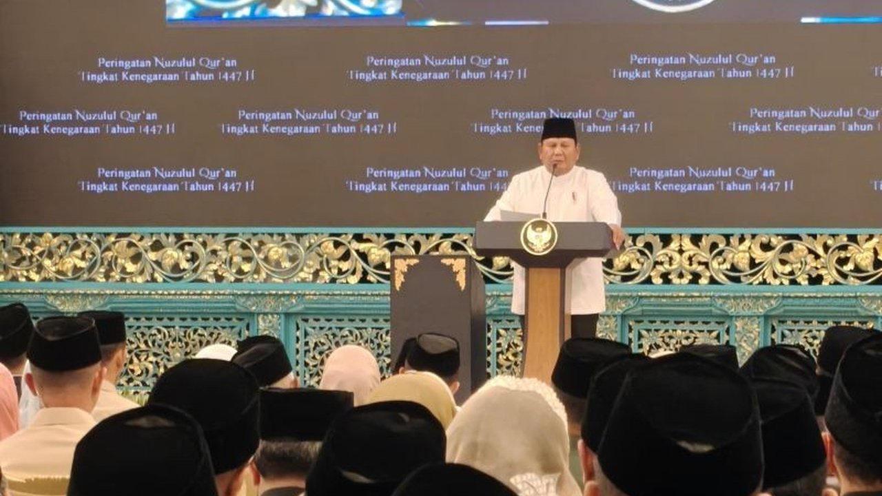 Presiden Prabowo Subianto menekankan bahwa menjaga perdamaian di Indonesia tidak cukup hanya dengan doa, melainkan harus diiringi kerja keras mewujudkan kesejahteraan dan keadilan bagi seluruh rakyat.