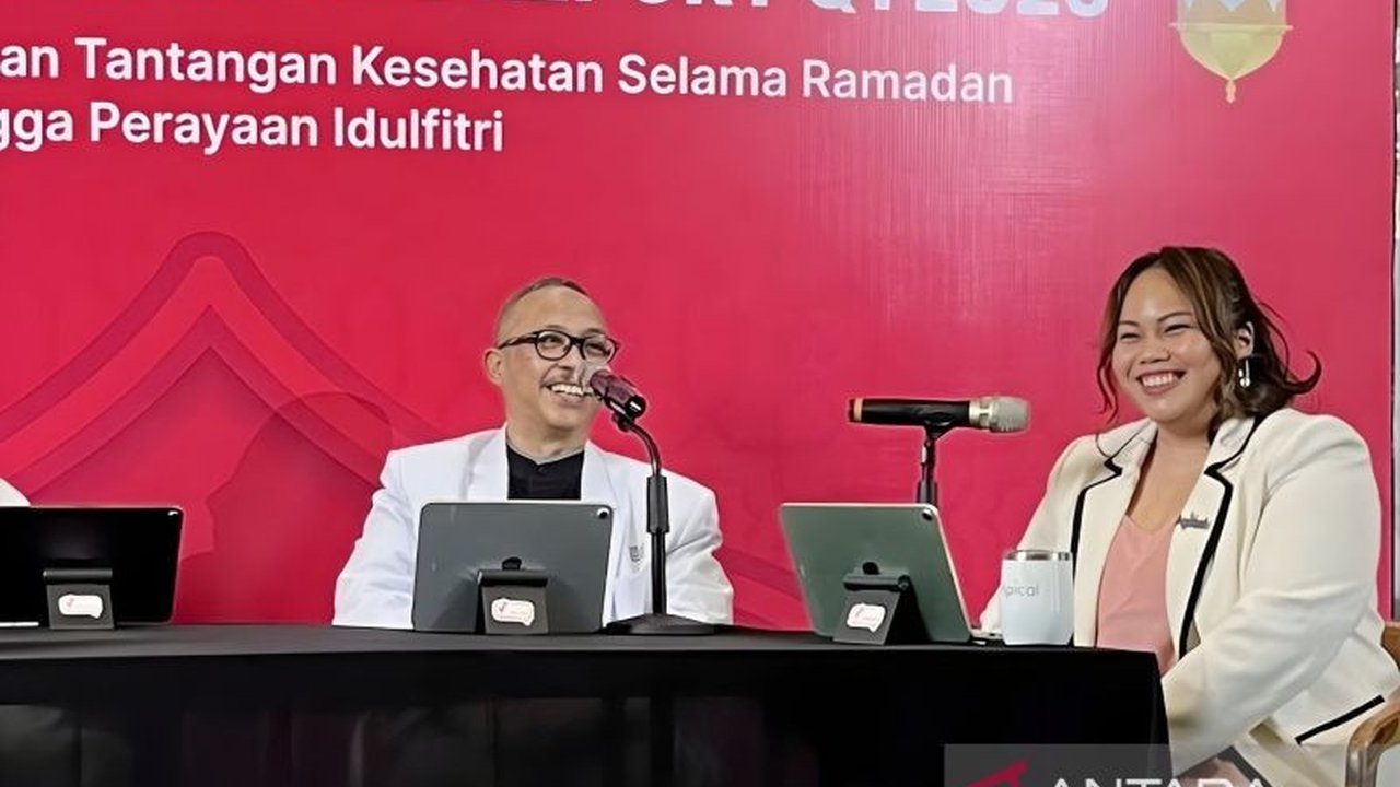Dokter spesialis penyakit dalam mengingatkan masyarakat untuk mewaspadai risiko lonjakan gula darah dan kolesterol usai Lebaran akibat perubahan pola makan drastis yang dapat memicu gangguan metabolik.