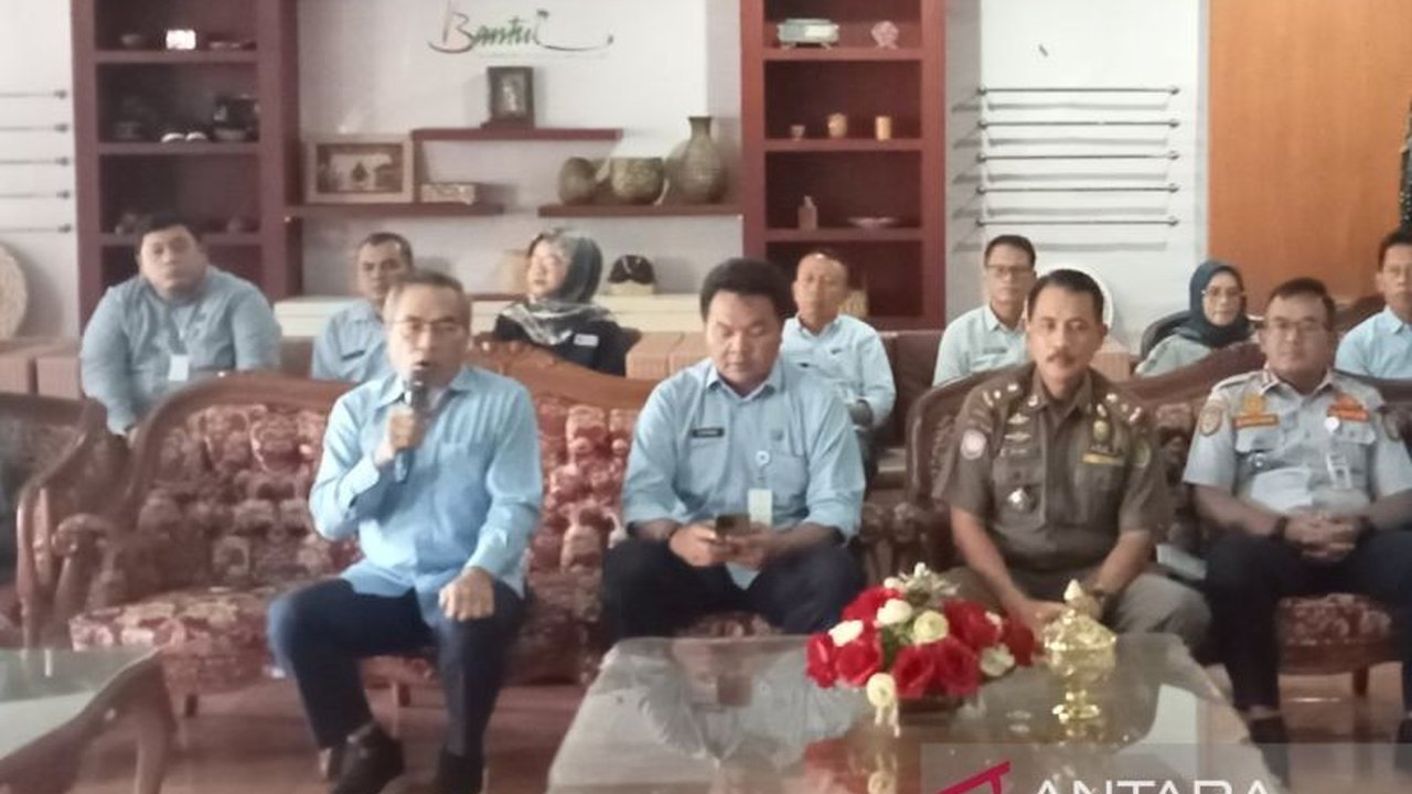Pemerintah Kabupaten Bantul siaga penuh selama dua pekan, sebelum dan sesudah Lebaran 2026, memastikan kelancaran arus mudik dan pelayanan masyarakat. Bupati Abdul Halim Muslih tegaskan komitmen Pemkab Bantul Siaga Lebaran 2026.