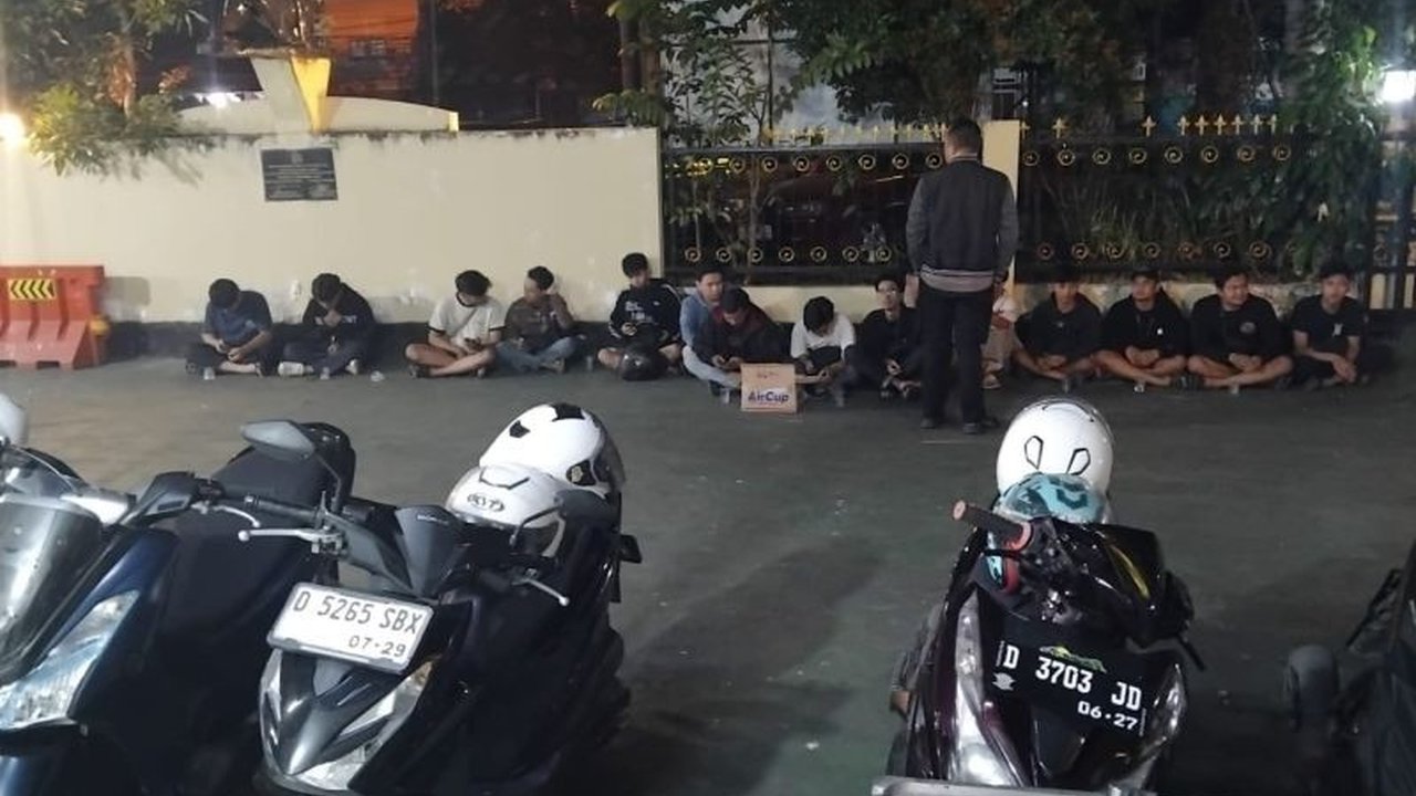 Polrestabes Bandung berhasil meringkus 20 pemuda beserta 15 sepeda motor yang diduga akan melakukan aksi balap liar di kawasan flyover Kopo, Bandung, sebagai respons cepat terhadap laporan masyarakat.