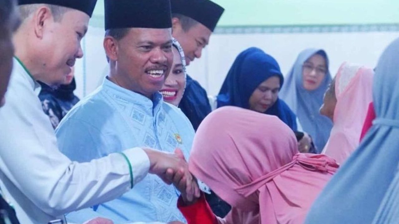 Baznas Kolaka Utara (Kolut) menyalurkan zakat sebesar Rp1,46 miliar kepada 2.940 mustahik di 15 kecamatan. Penyaluran zakat ini diharapkan meringankan beban ekonomi, terutama di bulan suci Ramadan.