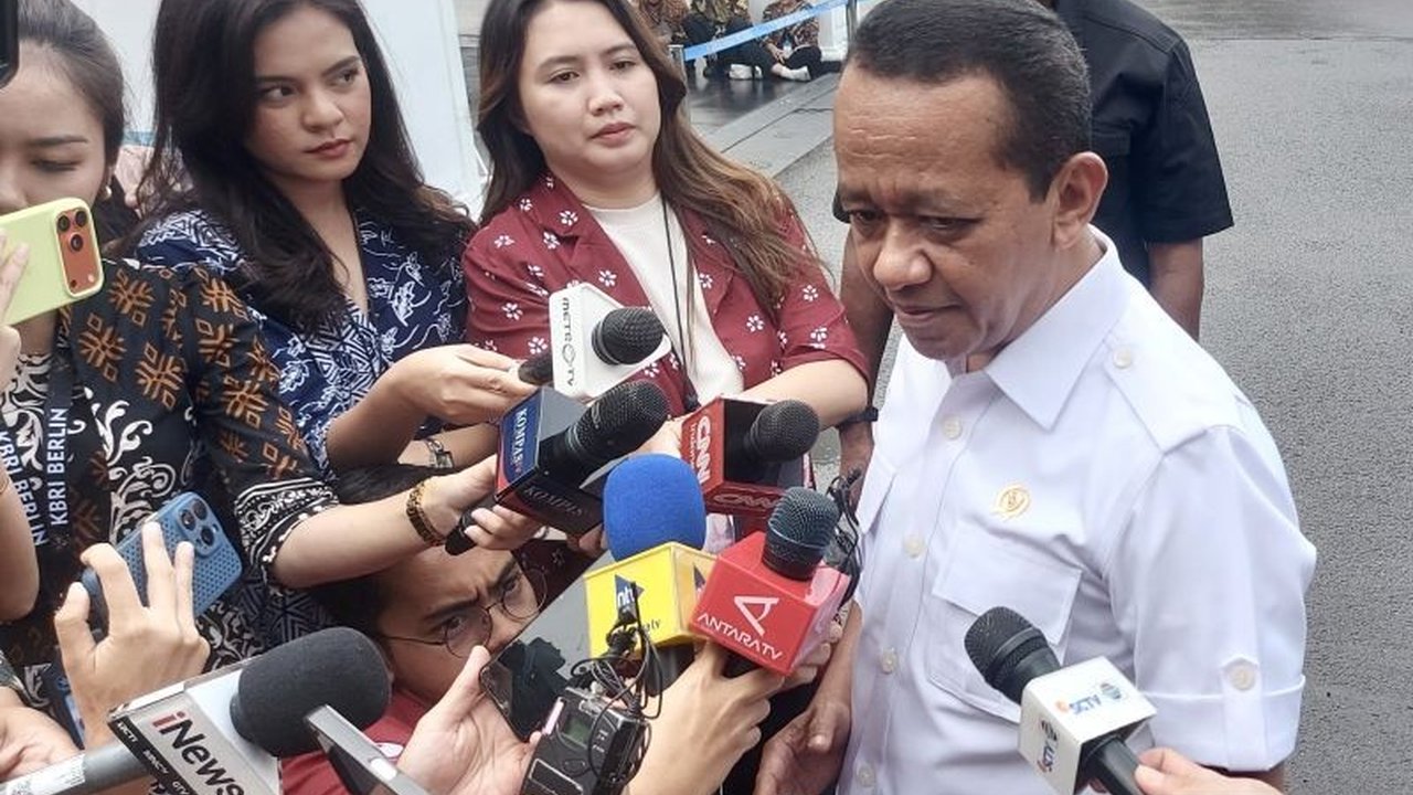 Pemerintah menjamin harga BBM bersubsidi tidak akan mengalami kenaikan hingga Lebaran Idulfitri, meskipun harga minyak mentah global bergejolak. Simak penjelasan lengkapnya.