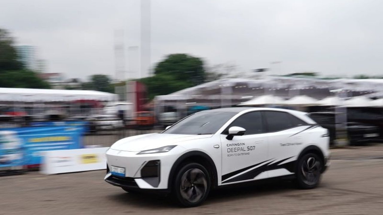 Changan Deepal S07 hadir sebagai SUV listrik dengan standar keselamatan tinggi, dibuktikan dengan rating 5-bintang Euro NCAP dan teknologi Golden Shield Battery yang inovatif, menjamin keamanan berkendara modern.