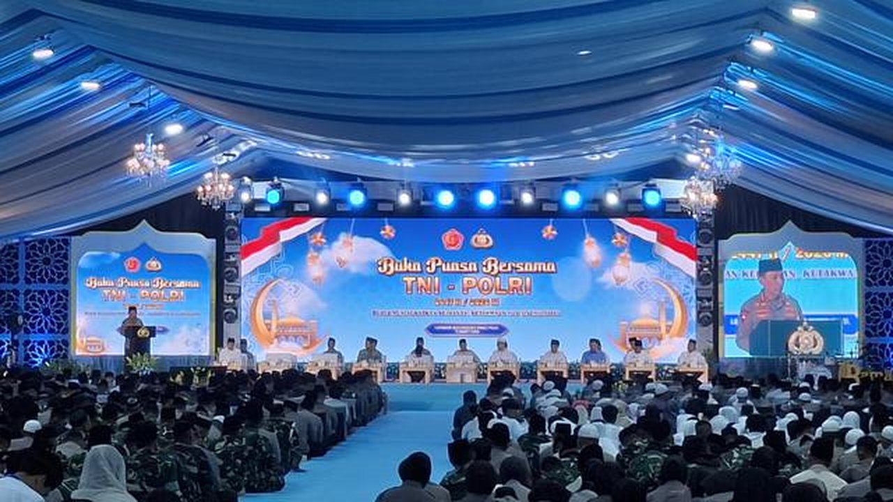 Kapolri berharap acara buka puasa bersama TNI-Polri menjadi momentum untuk pererat tali silaturahmi, termasuk dalam menghadapi berbagai tantangan bangsa. (Liputan6.com/Rifqy Alief Abbiya)