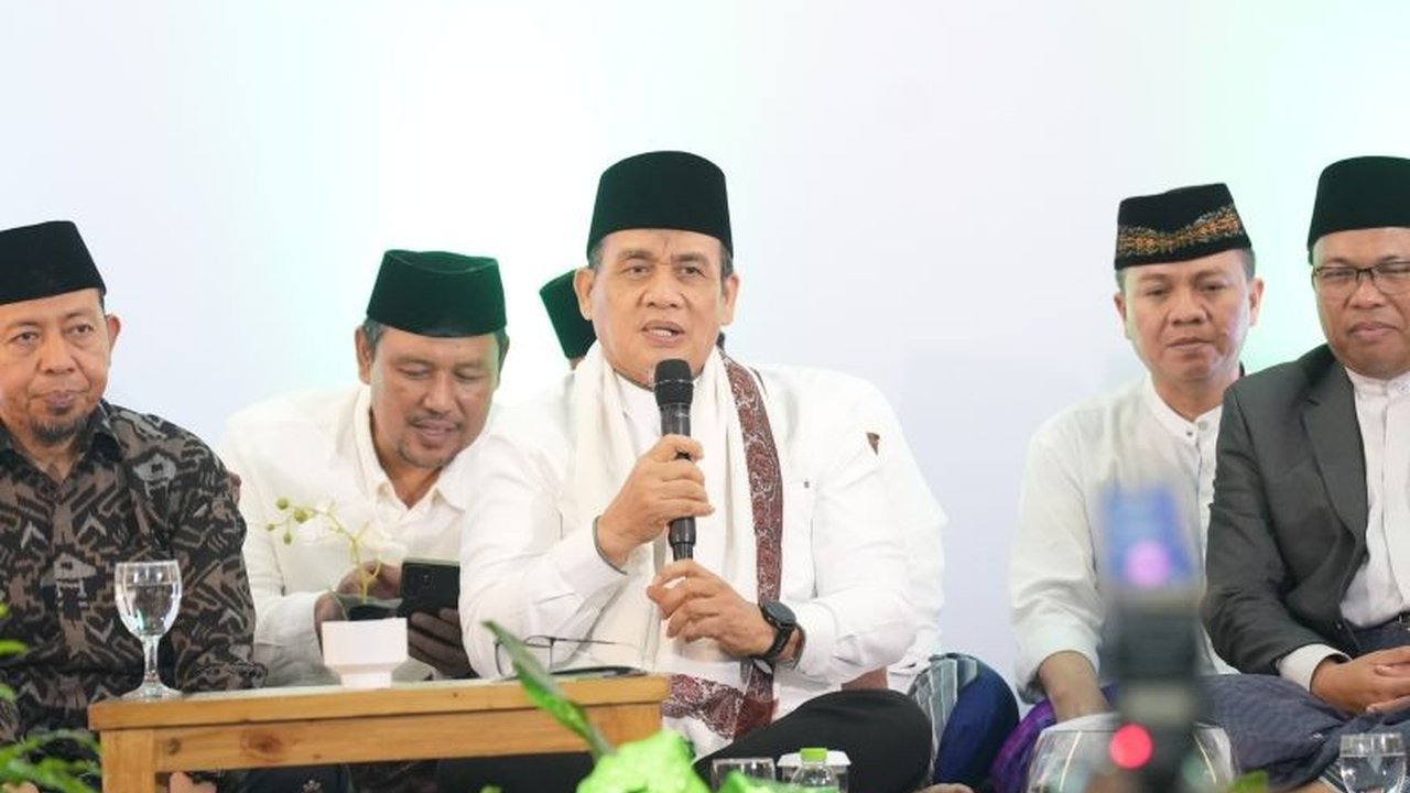 Wakil Menteri Agama Romo Muhammad Syafii menyoroti peran penting pesantren sebagai benteng kerukunan Indonesia, menegaskan nilai inklusivitasnya yang krusial bagi persatuan bangsa.