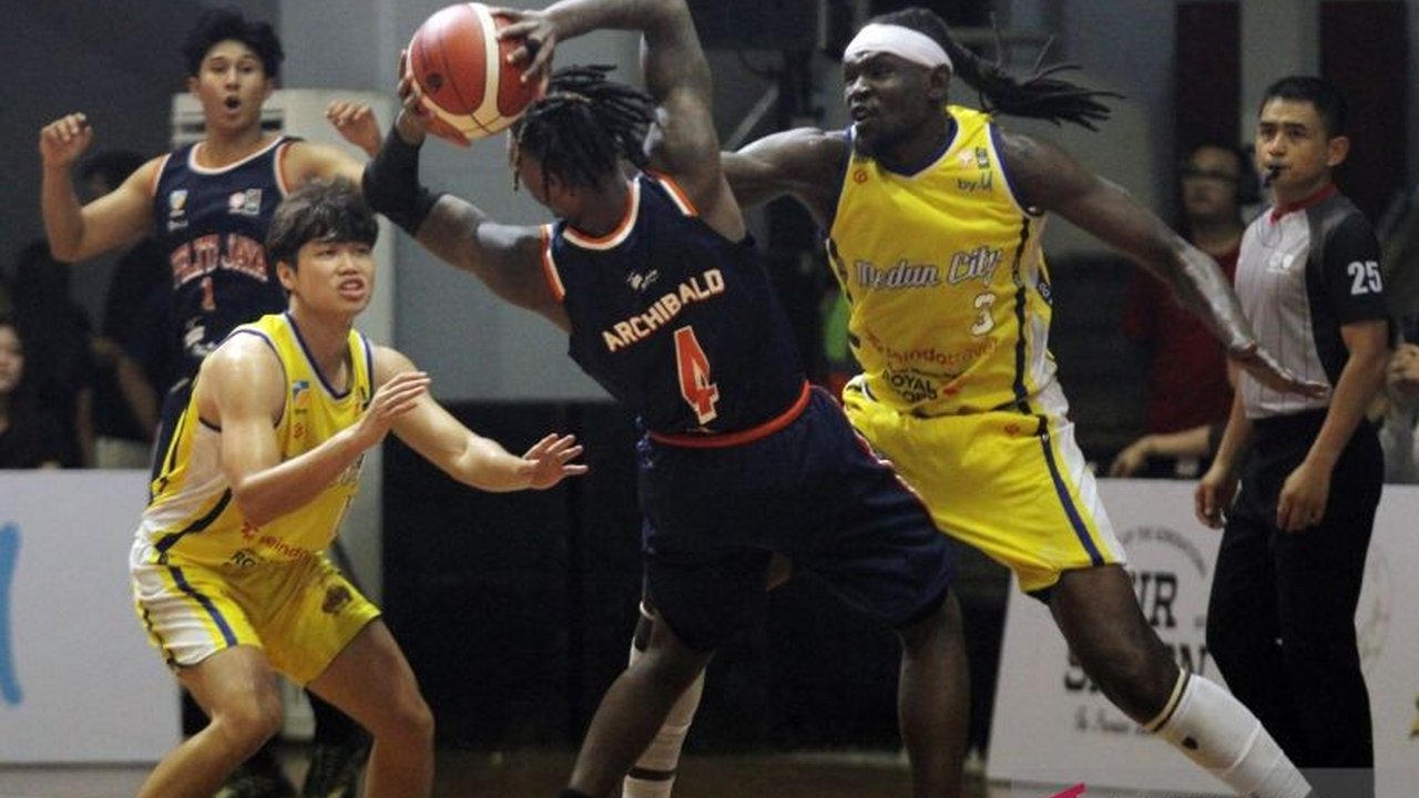 Pelita Jaya Jakarta kembali menunjukkan dominasinya di IBL 2026 dengan mengalahkan Rajawali Medan 91-60, memperpanjang rekor tak terkalahkan mereka dan kokoh di puncak klasemen sementara.