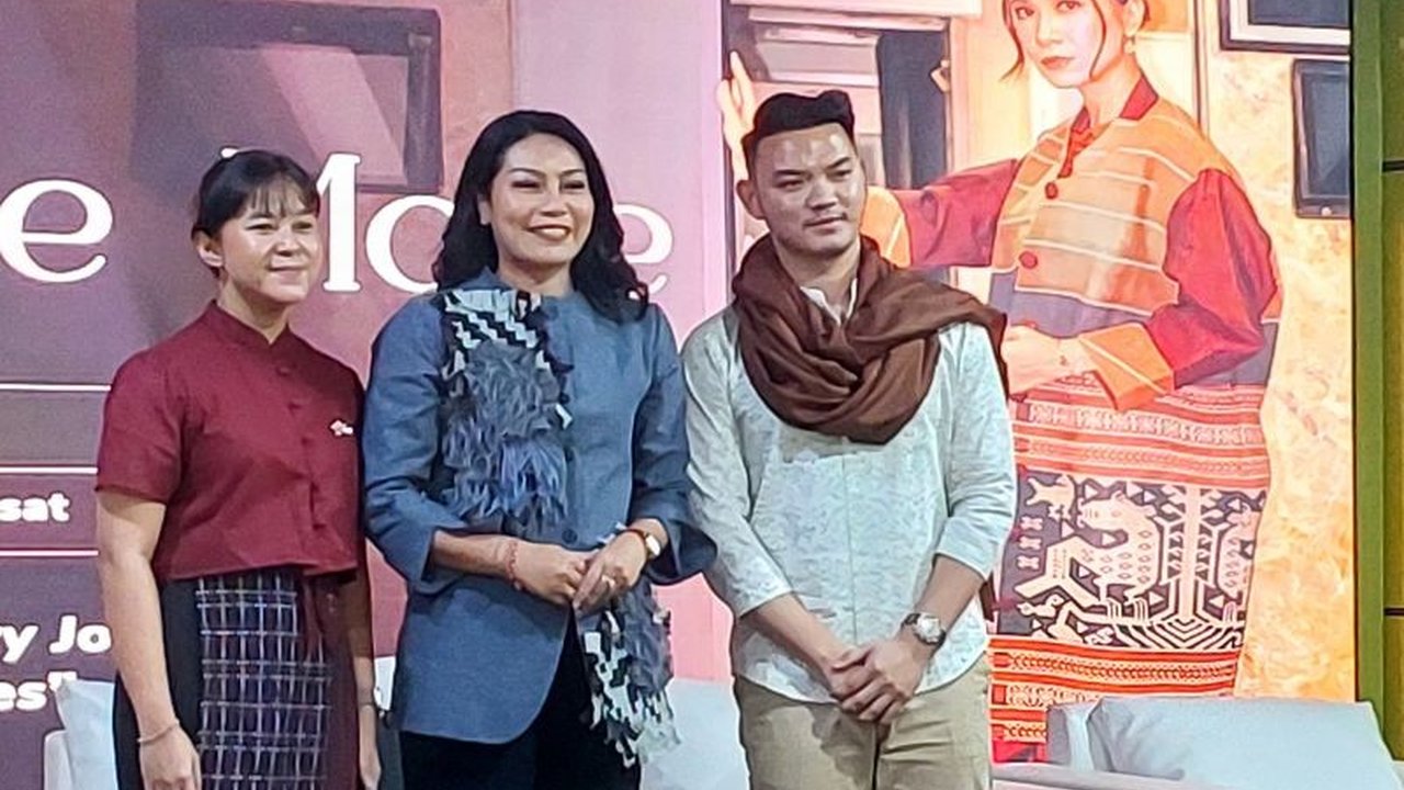 Konten kreator Kevin Benedico membagikan tips traveling pria stylish yang mengutamakan kenyamanan, mulai dari pemilihan warna pakaian, penggunaan aksesori multifungsi, hingga strategi packing koper yang efisien. Simak rahasianya agar perjalanan Anda tetap