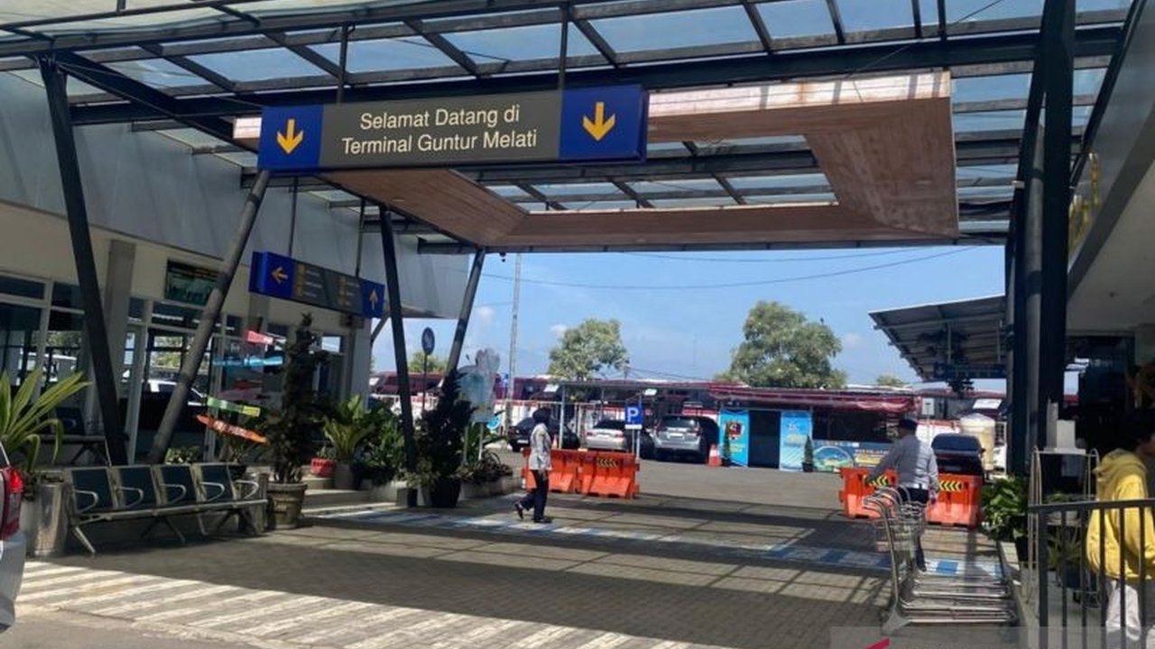 Terminal Tipe A Guntur Garut memastikan keamanan bagi penumpang yang kemalaman saat arus mudik Lebaran. Keamanan Terminal Guntur Garut menjadi prioritas utama demi kenyamanan pemudik.