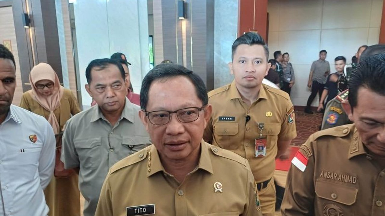 Menteri Dalam Negeri Muhammad Tito Karnavian menekankan pentingnya keterlibatan pemerintah daerah dalam upaya perlindungan anak digital dari dampak negatif penggunaan sistem elektronik, khususnya media sosial, mengingat Indonesia memiliki banyak pengguna.