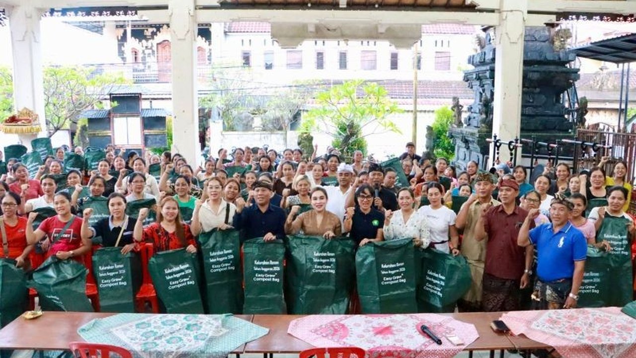 TP PKK Kota Denpasar terus menggalakkan sosialisasi Pengelolaan Sampah Berbasis Sumber hingga ke banjar. Inisiatif ini diharapkan mampu mengedukasi masyarakat untuk lingkungan bersih dan berkelanjutan.