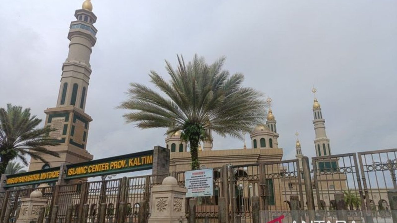 Masjid Islamic Center Kaltim menggerakkan program I'tikaf intensif selama sepuluh malam terakhir Ramadhan 1447 Hijriah, membimbing jamaah berburu kemuliaan Lailatul Qadar dengan panduan ulama terkemuka.