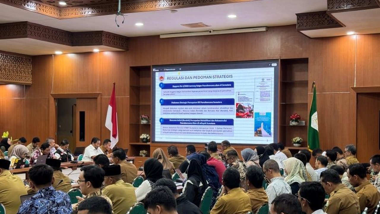 Kementerian Koordinator Bidang Pembangunan Manusia dan Kebudayaan (Kemenko PMK) terus mengawal pemutakhiran rencana induk (renduk) pascabencana di Sumatera dan Aceh. Langkah ini krusial untuk memastikan rehabilitasi dan rekonstruksi berjalan optimal.