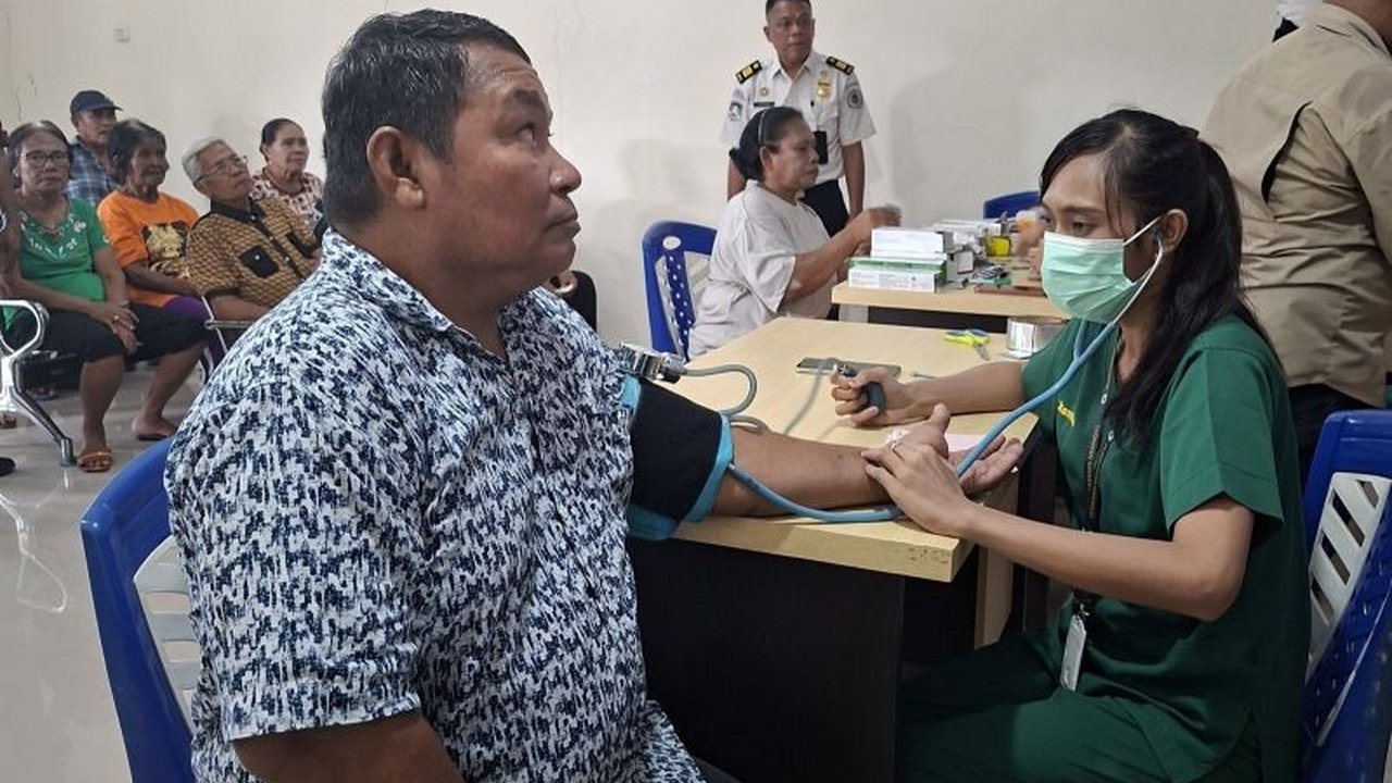 Kantor Imigrasi Tahuna memberikan Layanan Kesehatan Gratis Imigrasi Tahuna di Pulau Miangas. Ini wujud komitmen pemerintah dalam penguatan pelayanan dasar bagi masyarakat perbatasan dan kehadiran negara.