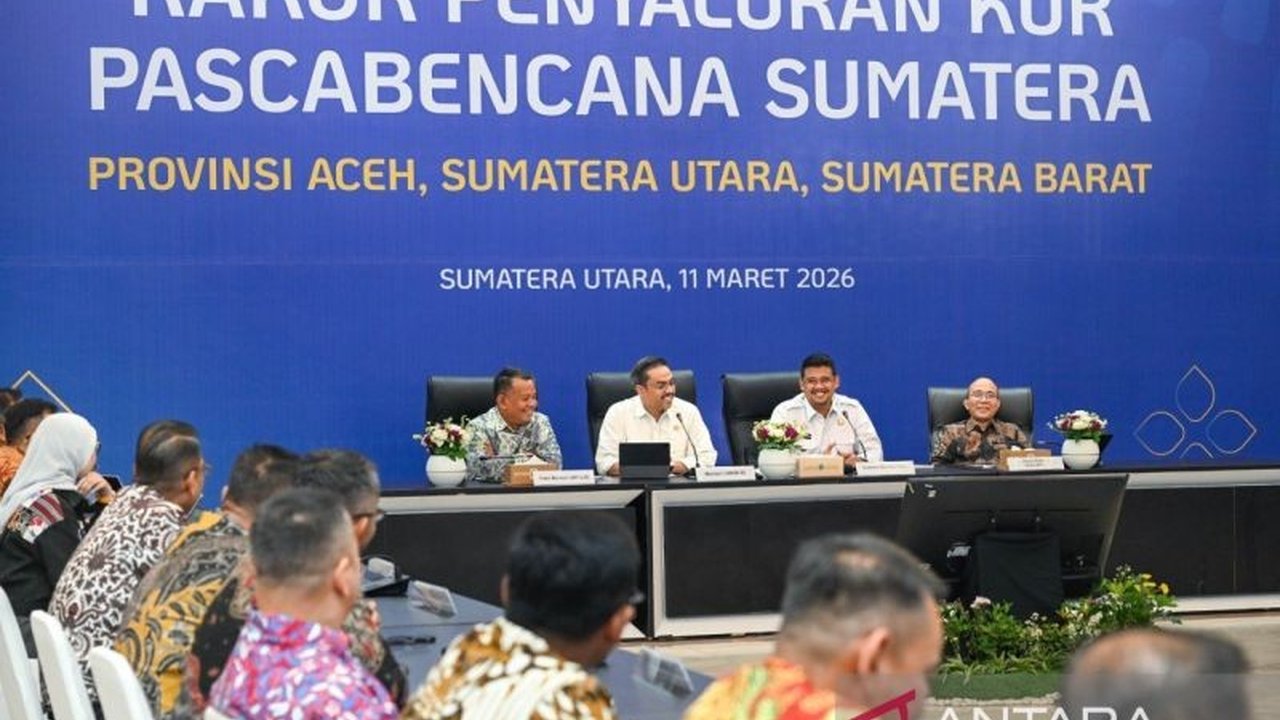 Menteri UMKM Maman Abdurrahman mengumumkan program Relaksasi KUR UMKM bagi pelaku usaha yang terdampak bencana di Sumatera. Program ini diharapkan dapat mempercepat pemulihan ekonomi di tiga provinsi yang terdampak.