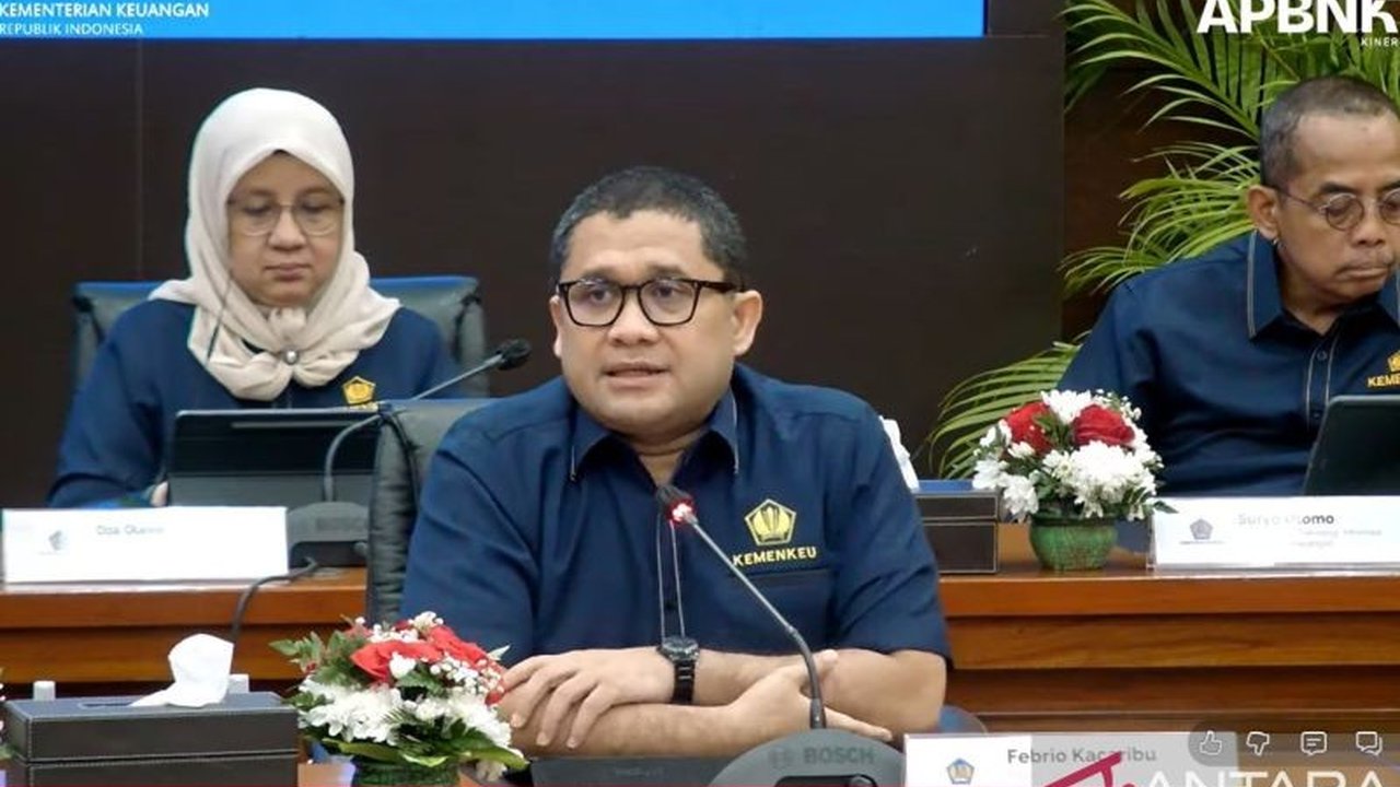 Kementerian Keuangan (Kemenkeu) tengah mengkaji rencana penambahan layer baru pada struktur tarif cukai rokok, sebagai langkah strategis memerangi peredaran rokok ilegal dan menjaga keberlangsungan industri.