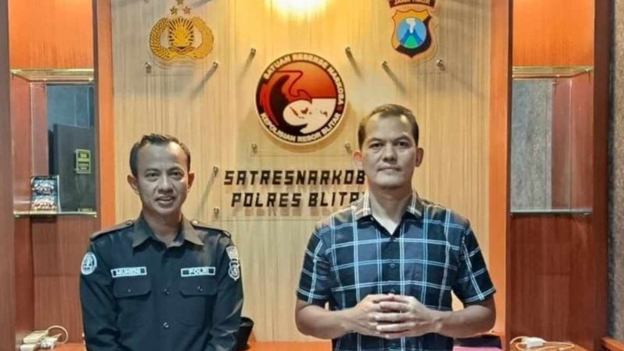 Polres Blitar mencatatkan 25 kasus pengungkapan kasus narkoba dan okerbaya sepanjang Januari-Maret 2026, mengamankan 29 tersangka dan ribuan barang bukti. Simak detail pengungkapan kasus narkoba Blitar yang signifikan ini.