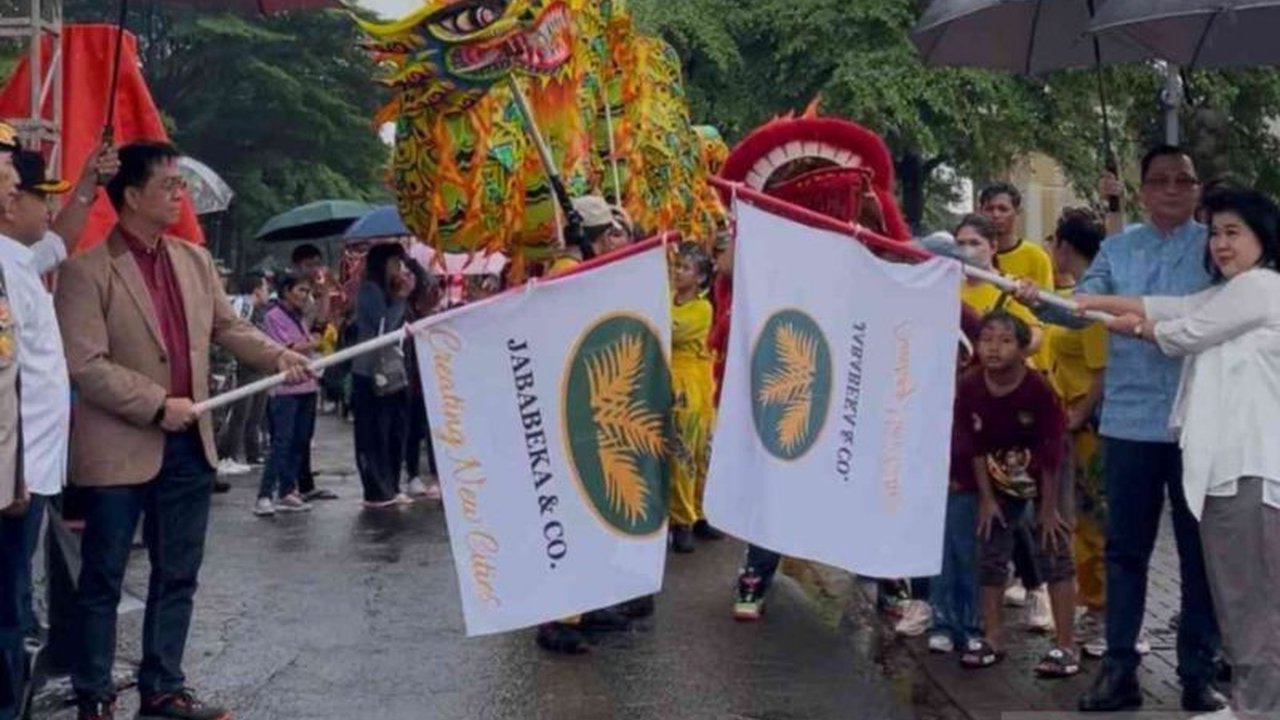 Cap Go Meh Ramadhan Festival Jababeka sukses menghadirkan kolaborasi budaya yang penuh kehangatan dan keharmonisan di Kabupaten Bekasi, memperkuat nilai toleransi dan semangat berbagi di tengah masyarakat yang beragam.