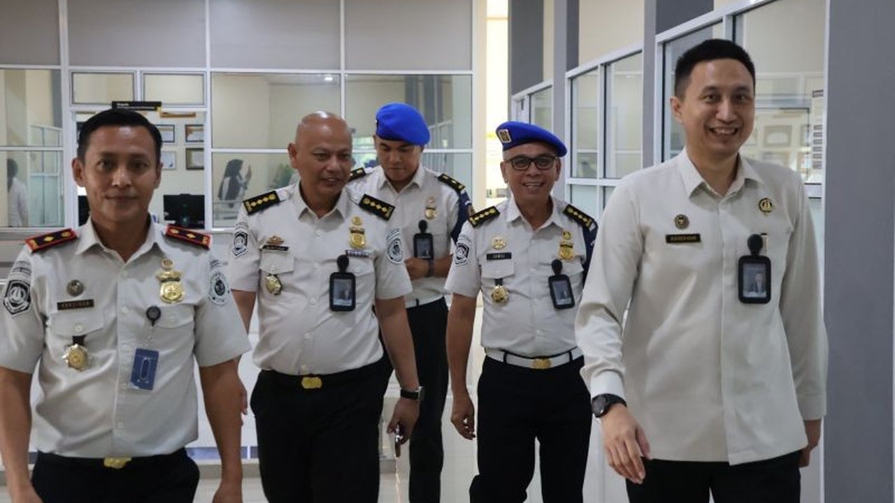 Kepala Kantor Wilayah Imigrasi Sulawesi Utara menegaskan komitmen nol toleransi terhadap praktik pungutan liar (pungli), sekaligus memperkuat integritas dan disiplin layanan publik.