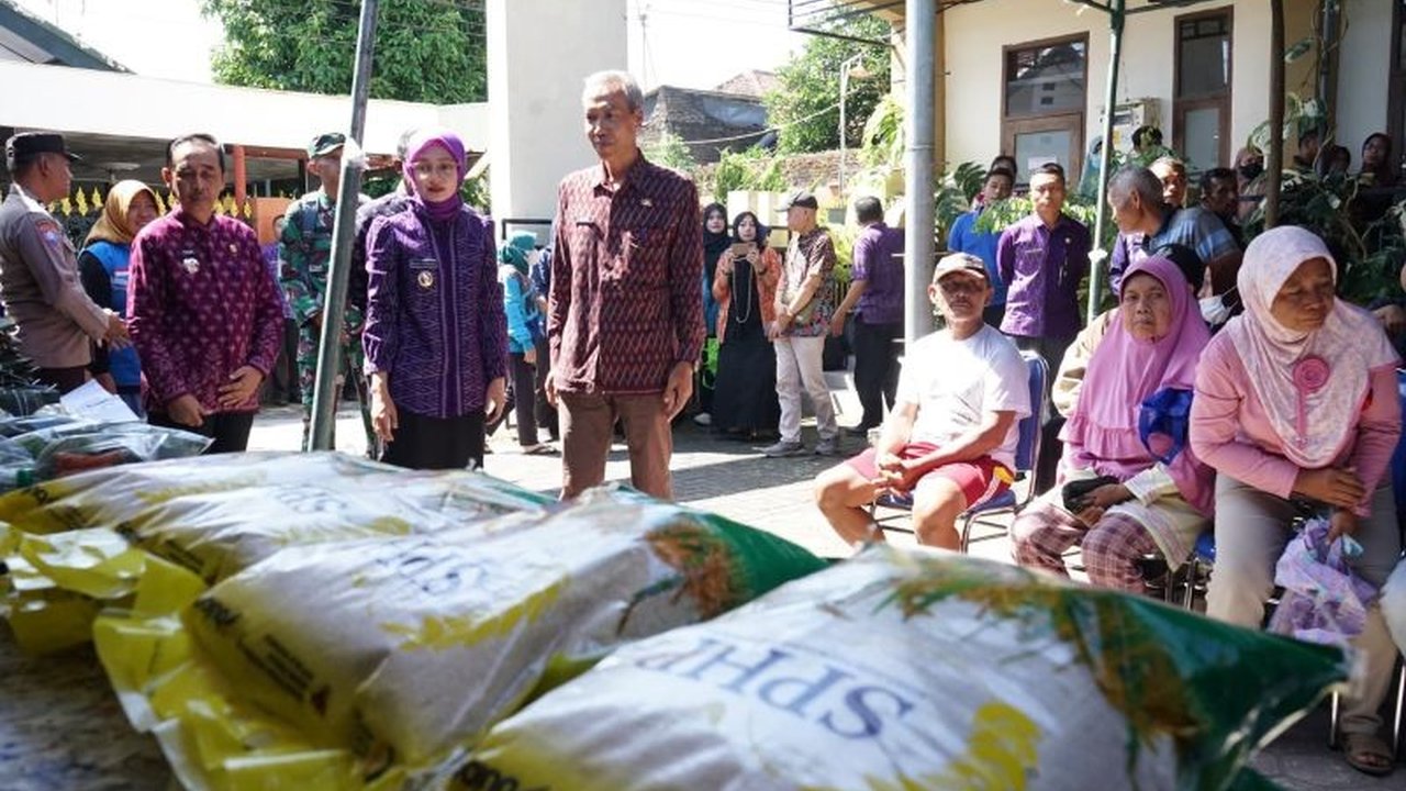 Pemerintah Kota Kediri bersama Perum Bulog Kediri menggelar Operasi Pasar Kediri untuk memastikan ketersediaan bahan pokok dan mengendalikan inflasi menjelang Hari Raya Idul Fitri 1447 Hijriah, demi menjaga stabilitas harga dan daya beli masyarakat.