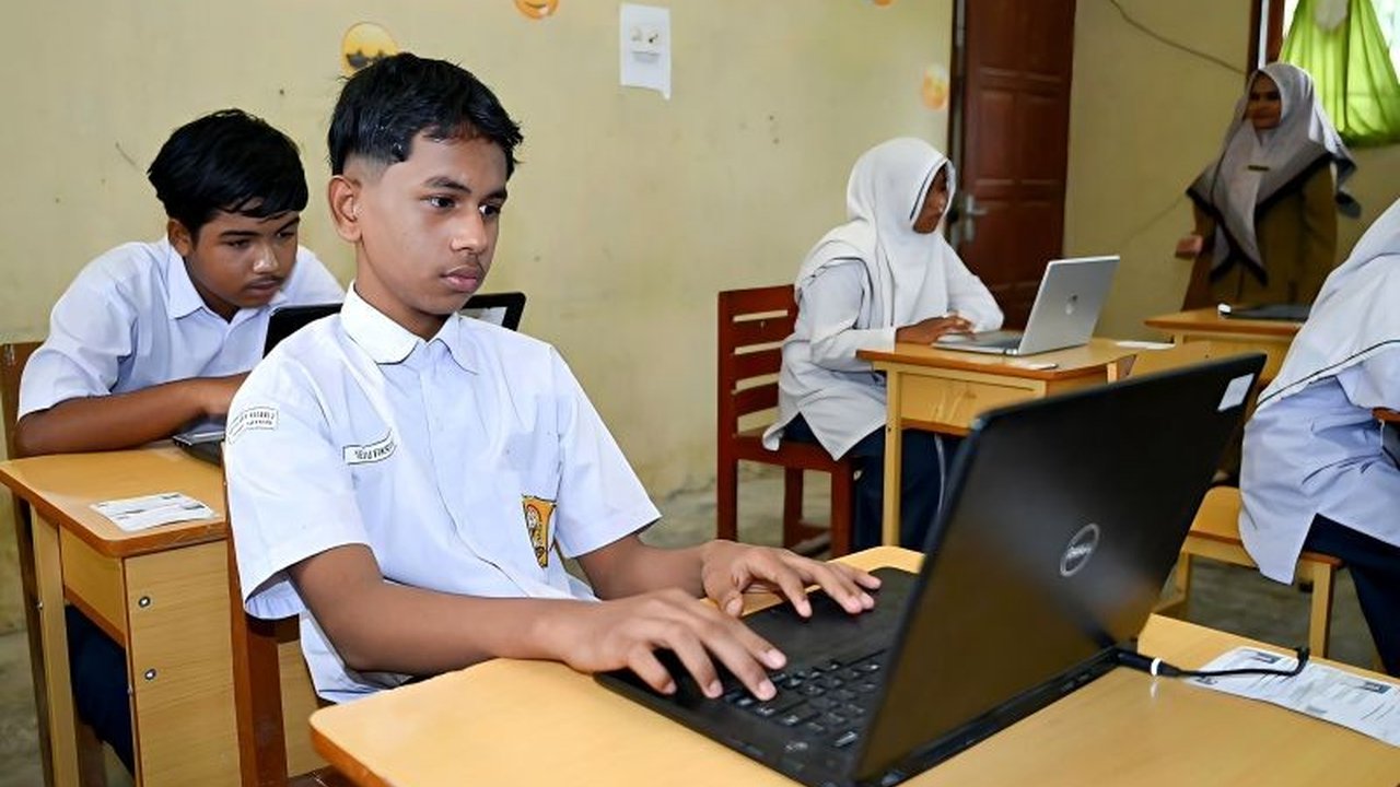 Badan Standar, Kurikulum, dan Asesmen Pendidikan (BSKAP) Kemendikdasmen menambah tiga indikator baru pada Rapor Pendidikan untuk memperkuat perencanaan berbasis bukti dan akuntabilitas kebijakan pendidikan. Pembaharuan ini diharapkan mampu mendorong trans