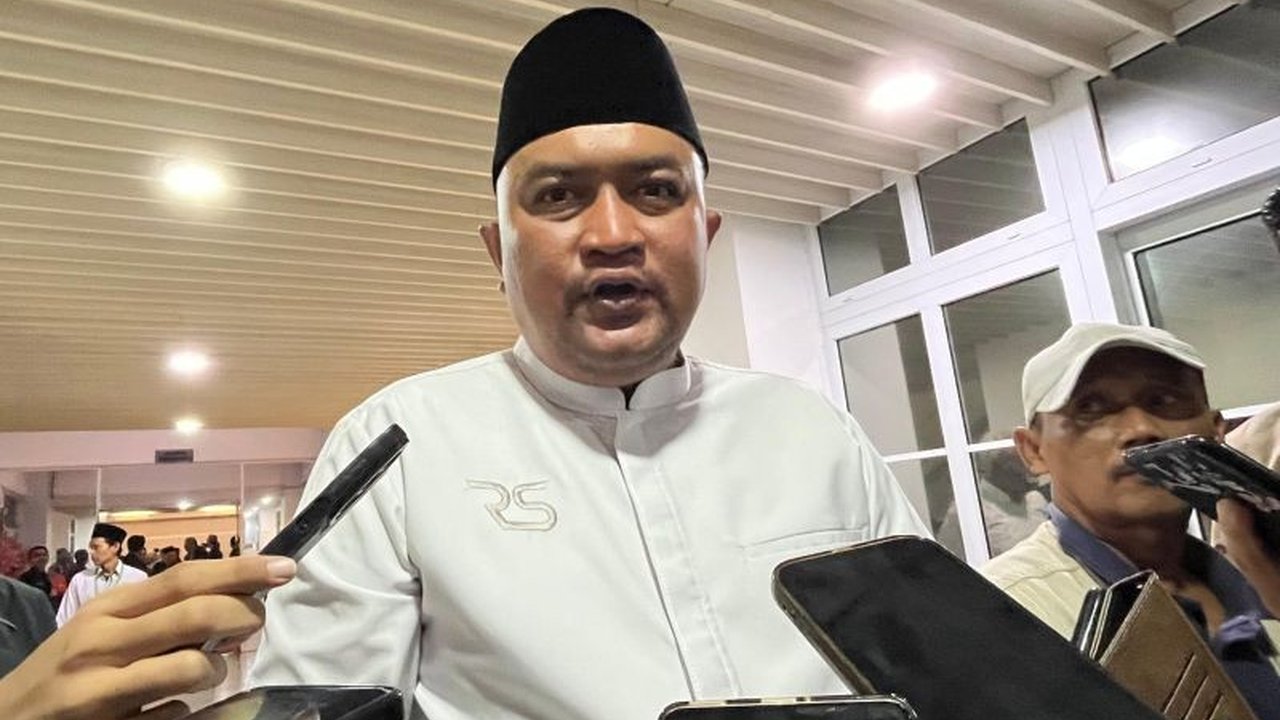 Presiden Prabowo Subianto menyalurkan bantuan sembako pribadi kepada 36 ribu kepala keluarga di Babakanmadang, Bogor, menjelang Idul Fitri 1447 H. Bantuan Prabowo Bagikan Sembako ini dikoordinasikan Pemkab Bogor untuk memastikan tepat sasaran dan membantu