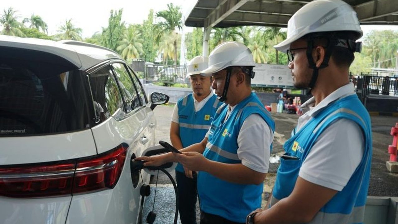 PLN UID Lampung memastikan kesiapan infrastruktur SPKLU di jalur mudik Lebaran 2026 dengan menyediakan 67 unit SPKLU dan 3 unit darurat demi kenyamanan pemudik kendaraan listrik.