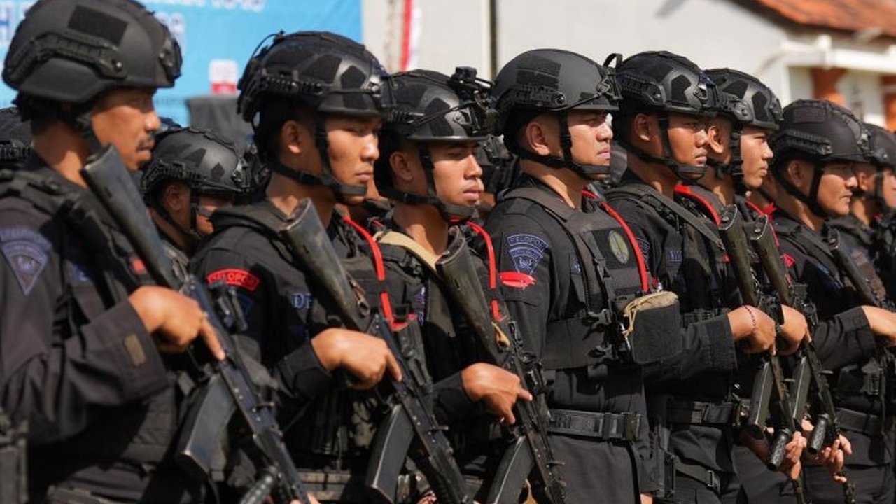 Polda Bali kerahkan 2.169 personel dalam Operasi Ketupat Agung-2026 untuk amankan Nyepi dan Idul Fitri, memastikan keamanan dan kelancaran arus mudik serta rangkaian perayaan di Bali.