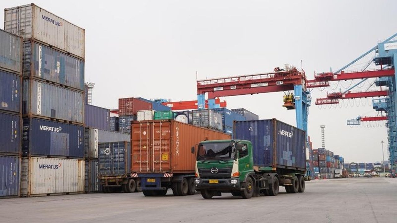 IPC TPK, anak usaha Pelindo Terminal Petikemas, menyatakan dukungan terhadap kebijakan pemerintah terkait pembatasan angkutan barang Lebaran 2026, sekaligus memastikan kelancaran arus logistik nasional.