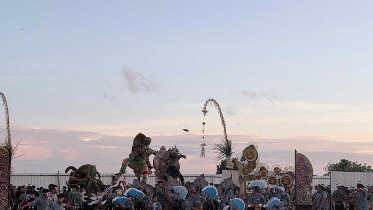 Festival Sanur Metangi 2026 sukses memukau wisatawan dengan pawai 20 ogoh-ogoh pilihan, menjadi magnet budaya menjelang Nyepi. Simak detail kemeriahan dan potensi wisatanya!