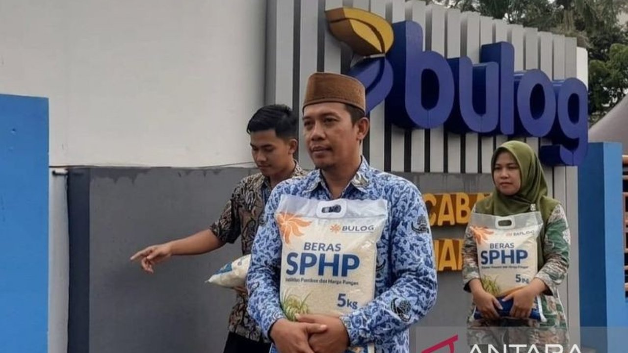 Perum Bulog Subdivre Cianjur memastikan ketersediaan stok beras Cianjur aman dan mencukupi kebutuhan masyarakat menjelang Hari Raya Idul Fitri 2026, dengan total 20 ribu ton tersedia di gudang.