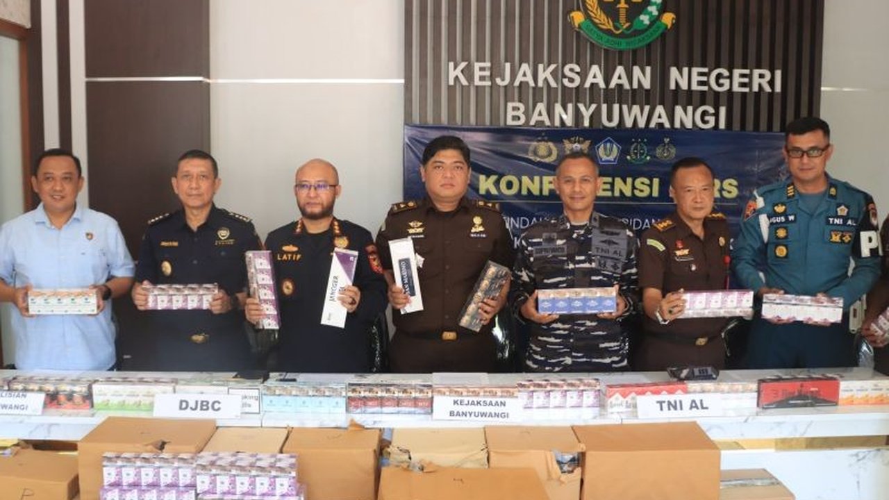 Bea Cukai Banyuwangi berhasil mengungkap peredaran rokok ilegal sebanyak 6,5 juta batang di awal tahun 2026, berpotensi merugikan negara hingga miliaran rupiah dan mengamankan empat tersangka.